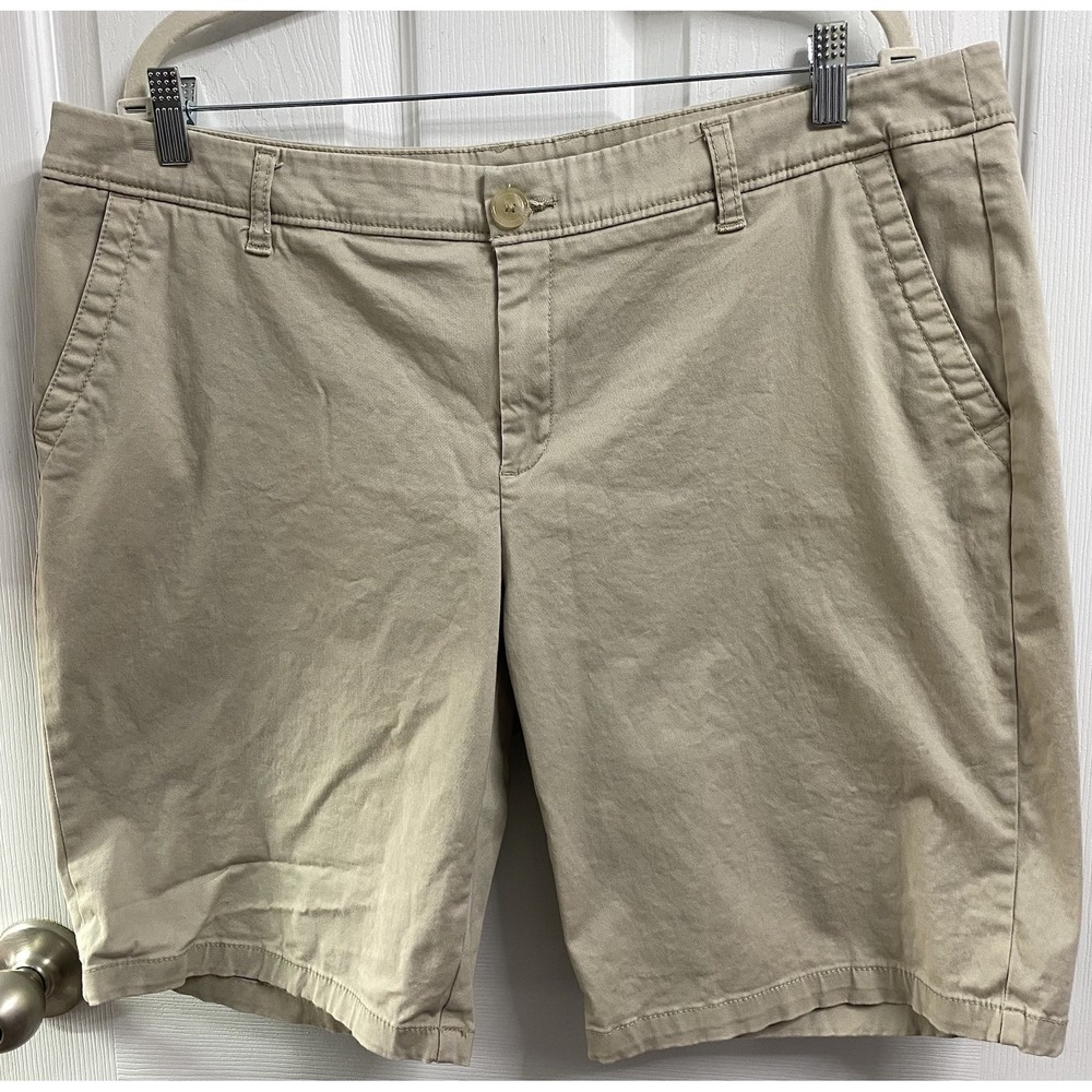 Liz Claiborne Women's Classic Bermuda  Khaki Golf Summer Shorts‎ Sz.16